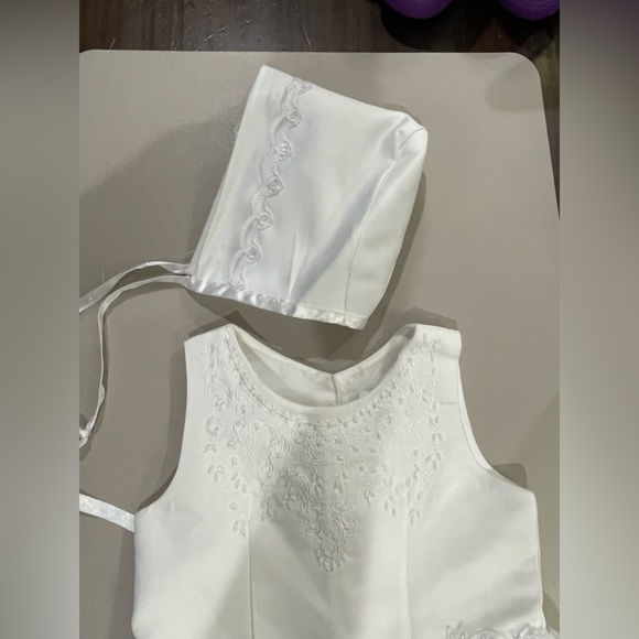 Baptism/Christening Dress with Bonnet - Picture 4 of 10